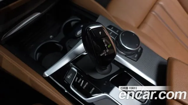 BMW 5-Series 2017 thumb 9