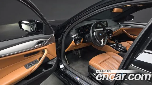 BMW 5-Series 2017 thumb 10