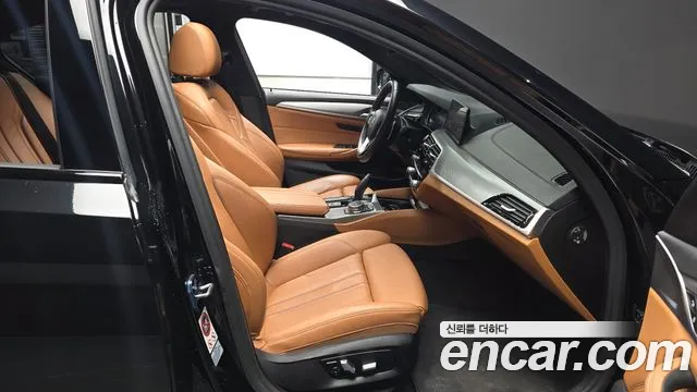 BMW 5-Series 2017 thumb 11