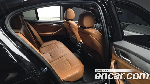 BMW 5-Series 2017 thumb 12
