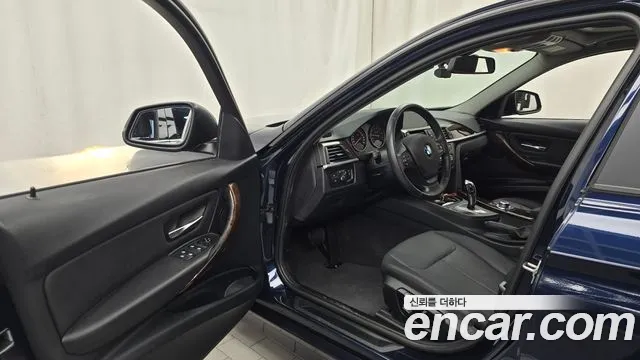BMW 3-Series 2013 thumb 10