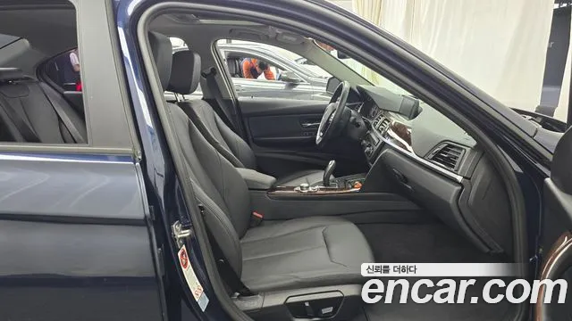 BMW 3-Series 2013 thumb 11