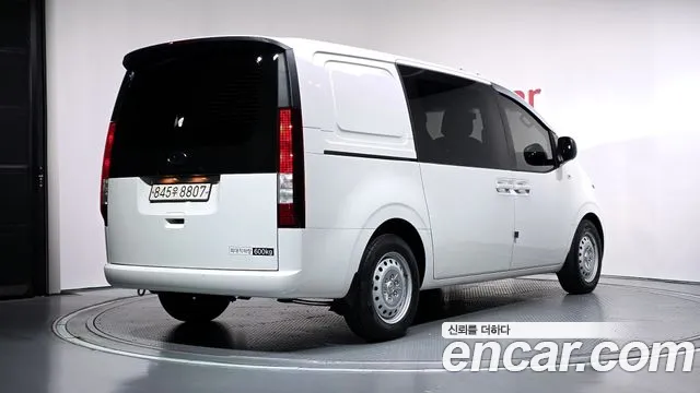 Hyundai Staria 2022 thumb 2