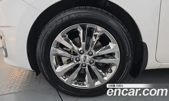 Kia Carnival 2015 thumb 5