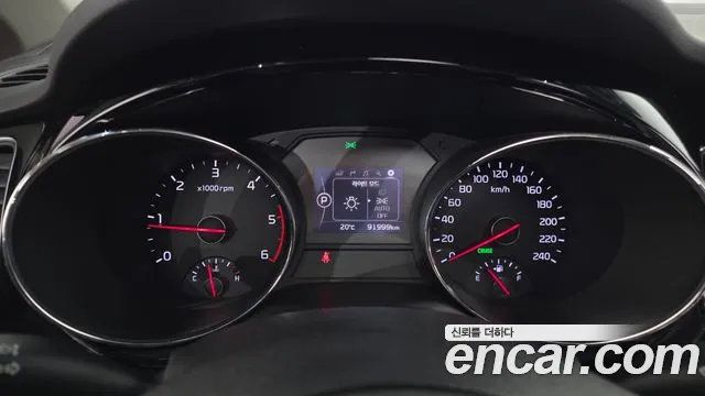 Kia Carnival 2015 thumb 8