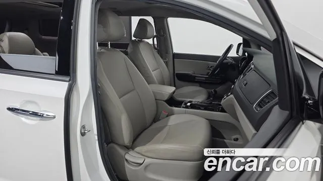Kia Carnival 2015 thumb 12