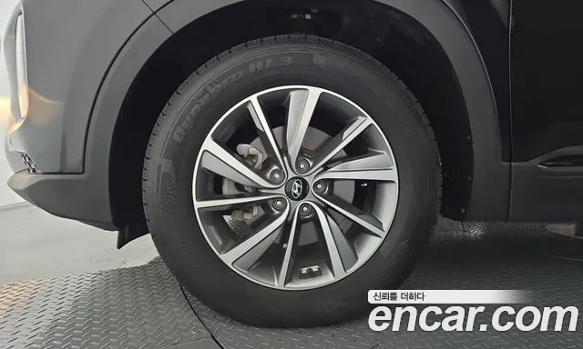 Hyundai Santa Fe 2019 thumb 4