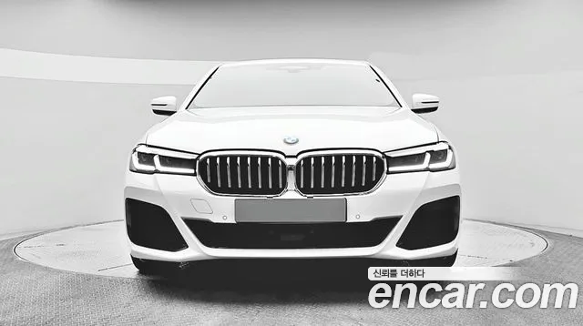 BMW 5-Series 2023 thumb 3