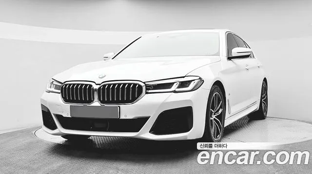 BMW 5-Series 2023 thumb 11