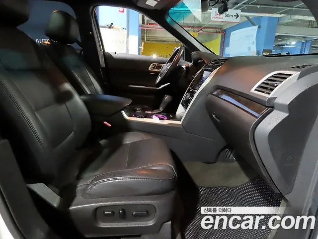 Ford Explorer 2013 thumb 8