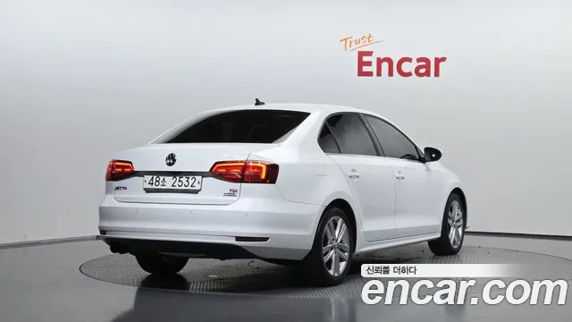 Volkswagen Jetta 2015 thumb 2