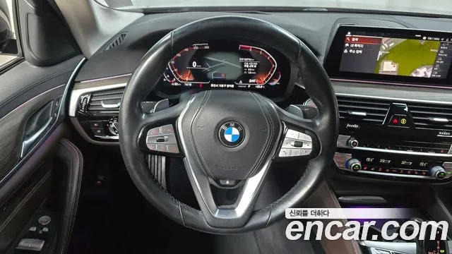 BMW 5-Series 2020 thumb 11