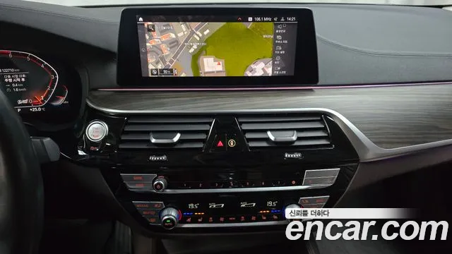BMW 5-Series 2020 thumb 12