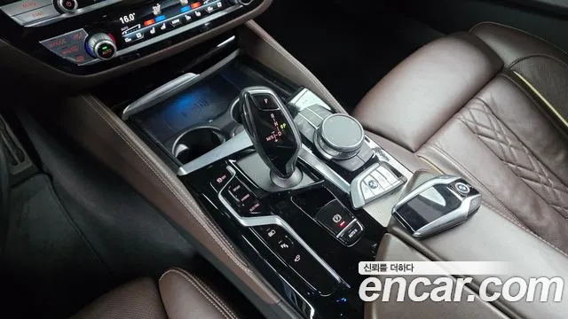 BMW 5-Series 2021 thumb 8
