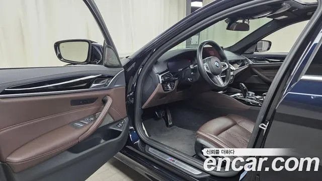 BMW 5-Series 2021 thumb 9