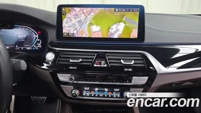 BMW 5-Series 2021 thumb 12