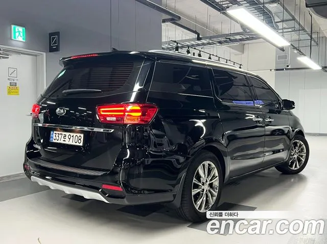 Kia Carnival 2018 thumb 2
