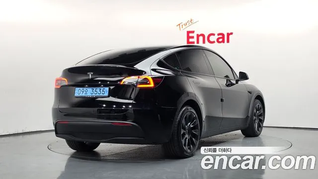 Tesla Model Y 2022 thumb 2