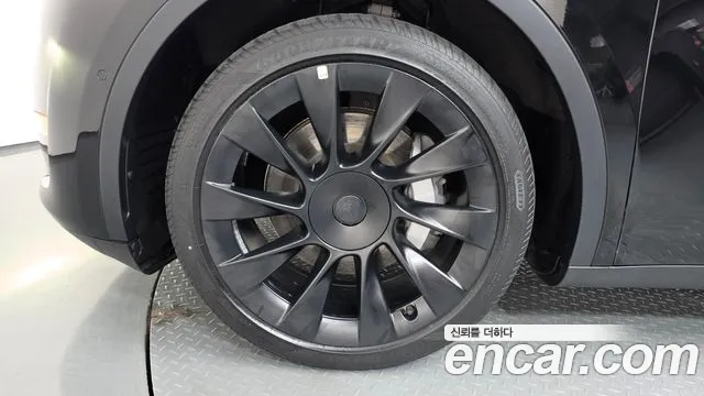 Tesla Model Y 2022 thumb 5