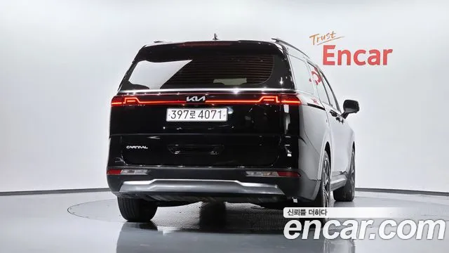 Kia Carnival 2023 thumb 3