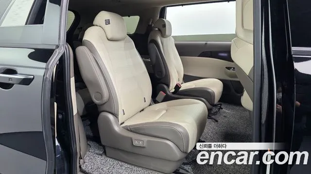 Kia Carnival 2023 thumb 10