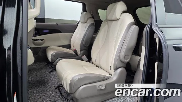 Kia Carnival 2023 thumb 11