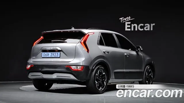 Kia Niro 2023 thumb 2