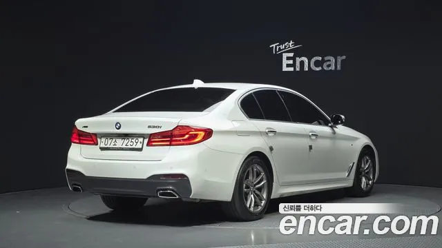 BMW 5-Series 2017 thumb 2