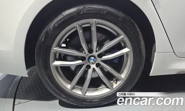 BMW 5-Series 2017 thumb 5