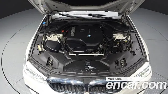 BMW 5-Series 2017 thumb 6