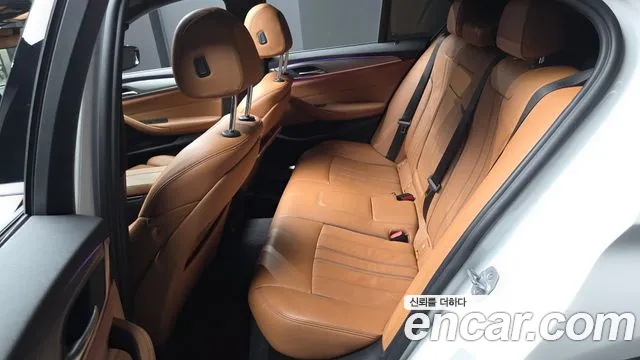 BMW 5-Series 2017 thumb 11