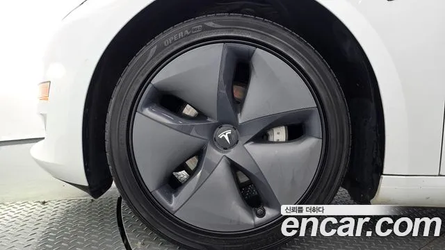 Tesla Model 3 2020 thumb 5