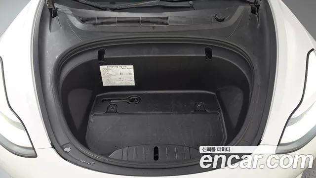 Tesla Model 3 2020 thumb 6