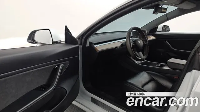 Tesla Model 3 2020 thumb 10