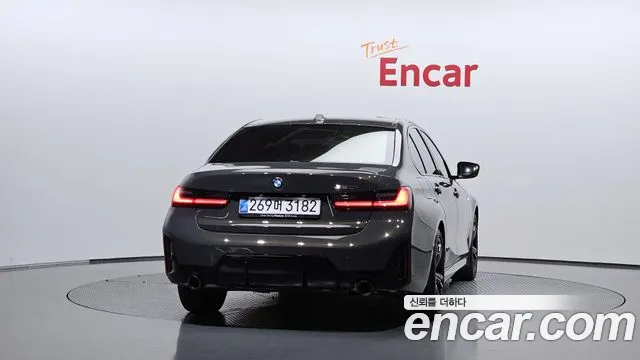 BMW 3-Series 2025 thumb 3