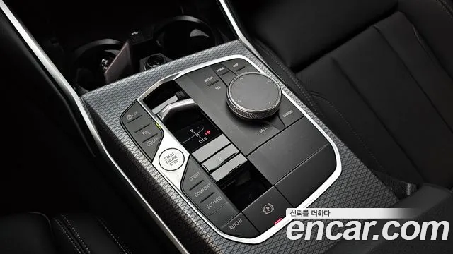 BMW 3-Series 2025 thumb 8