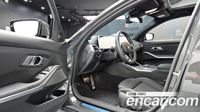 BMW 3-Series 2025 thumb 9