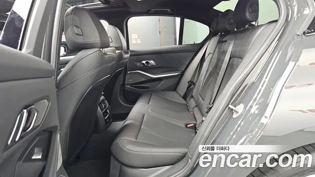 BMW 3-Series 2025 thumb 11