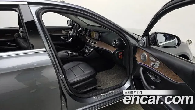 Mercedes-Benz E-Класс 2018 thumb 10