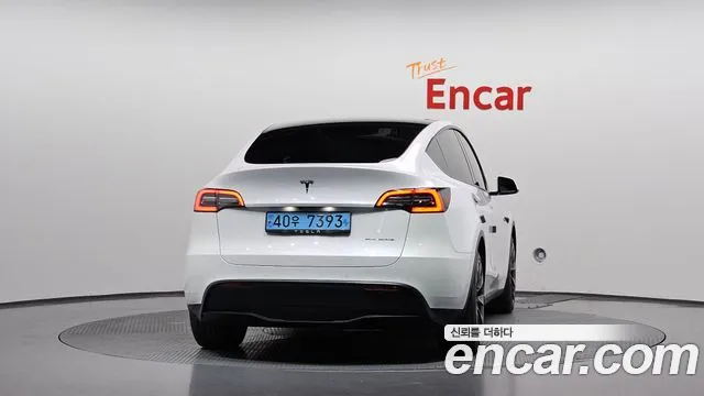Tesla Model Y 2021 thumb 4