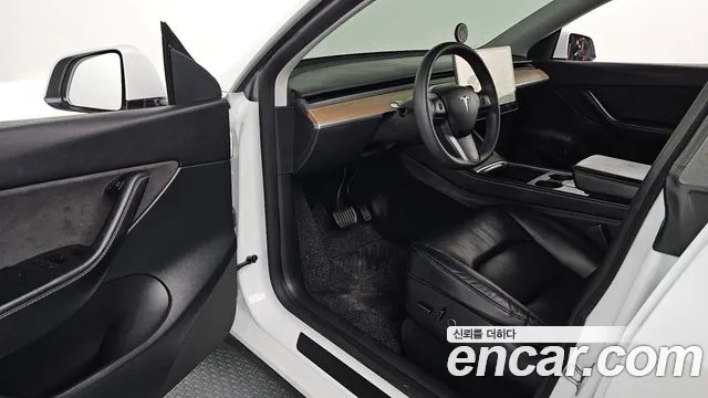 Tesla Model Y 2021 thumb 10