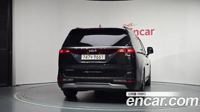 Kia Carnival 2023 thumb 4