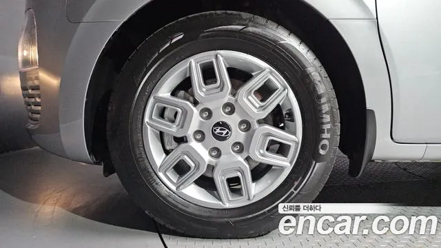 Hyundai Staria 2025 thumb 5