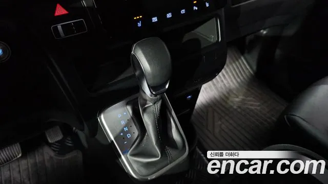 Hyundai Staria 2025 thumb 9