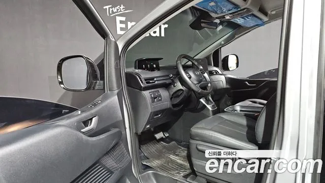 Hyundai Staria 2025 thumb 10