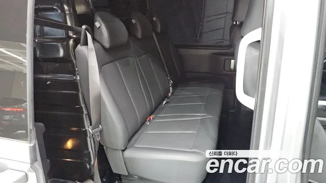 Hyundai Staria 2025 thumb 11
