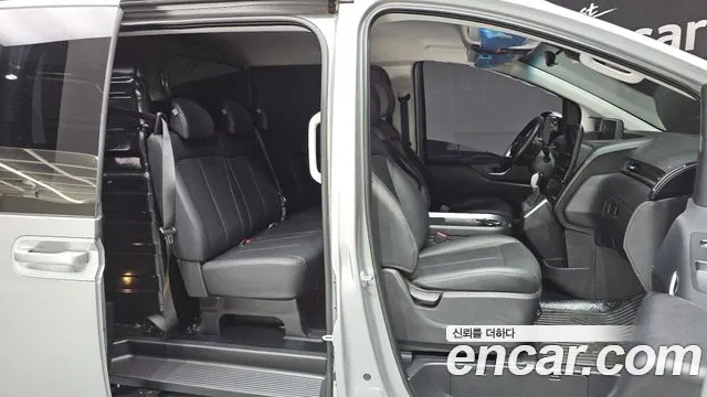 Hyundai Staria 2025 thumb 12