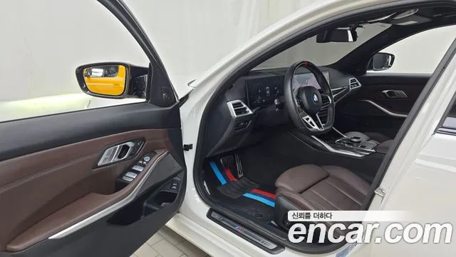 BMW 3-Series 2025 thumb 10