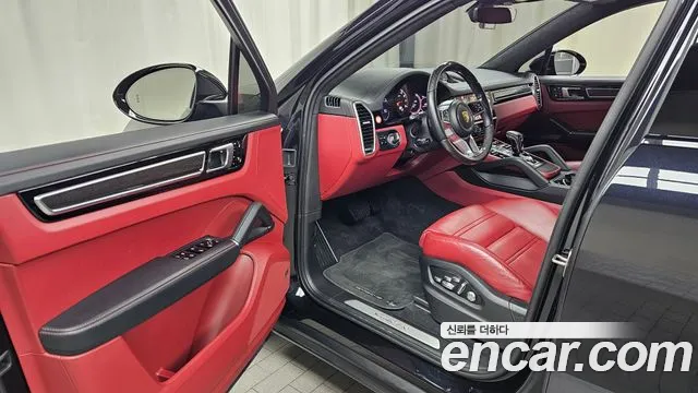 Porsche Cayenne 2021 thumb 10