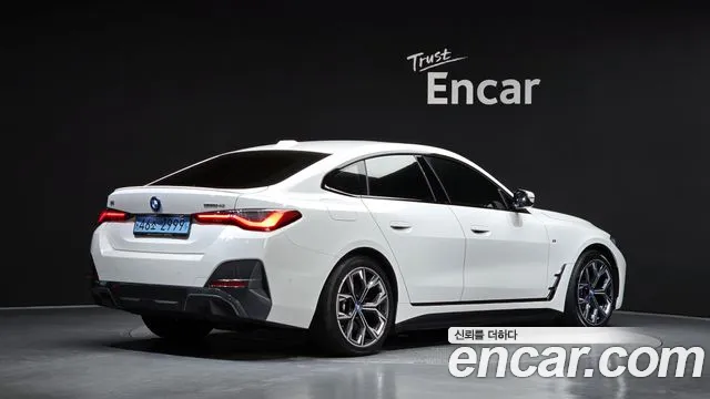 BMW i4 2023 thumb 2